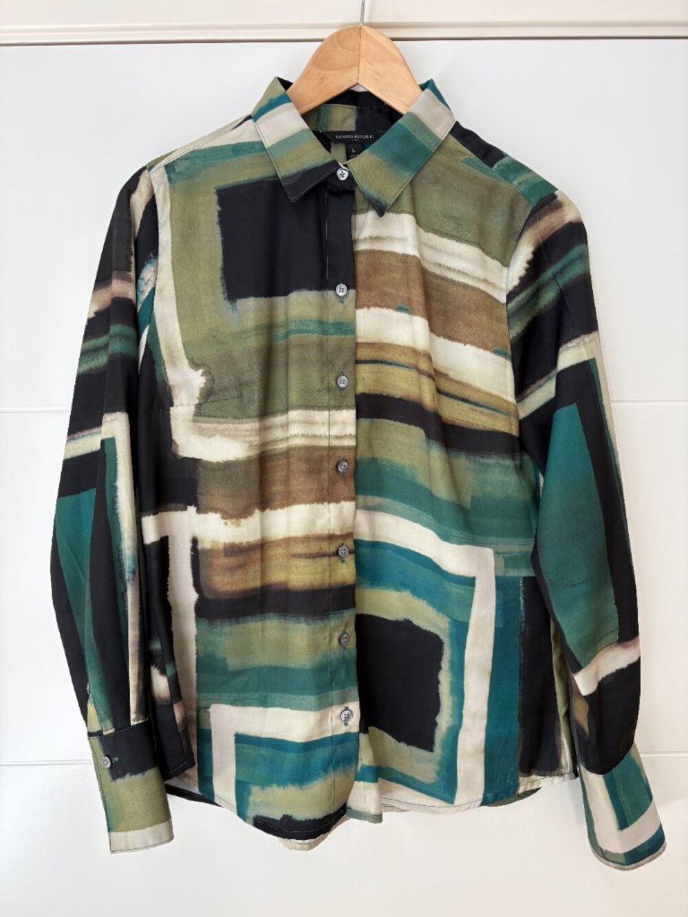 Banana Republic Factory Silky Geo Green Blouse - size small